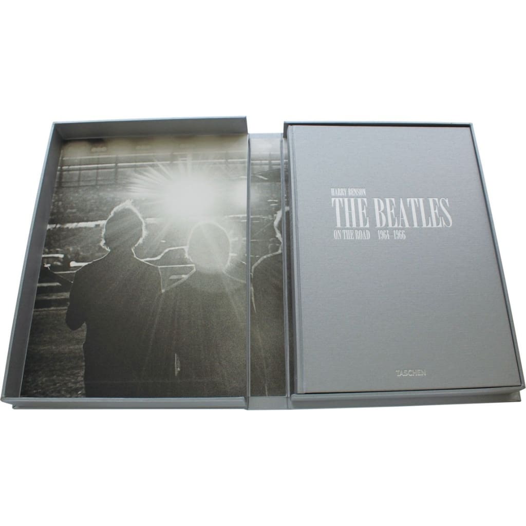 ビートルズ 写真集 「ビートルズ・オン・ザ・ロード 1964-1966 by ハリー・ベンソン」 BEATLES 公式 豪華本 サイン入り