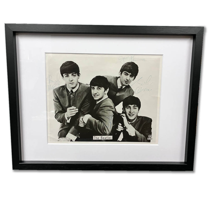 The Beatles 直筆サイン写真 サイン額「60年代のプロモーション写真に書かれたジョン、ジョージ
